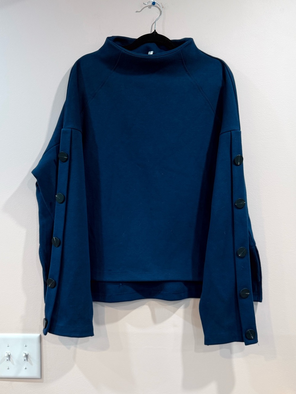 🔥Anthropologie Women’s Navy Button-Detail Sweater Size L EUC🔥